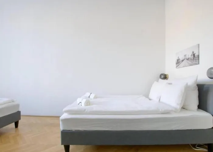 Budget By Hi5 - King Street - For Groups * Budapest
